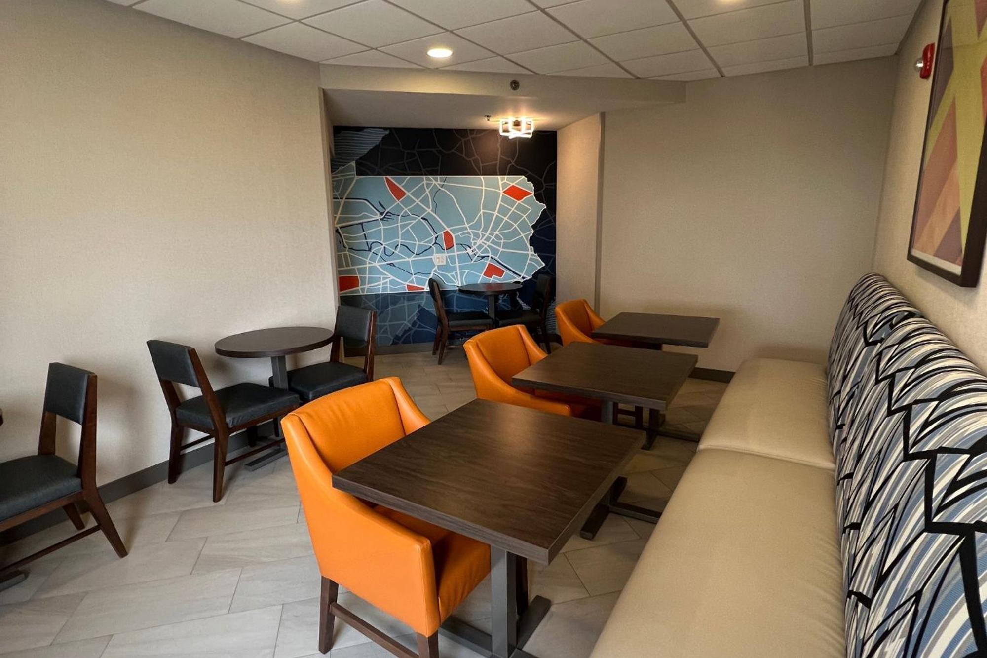 Holiday Inn Express Harrisburg I-81 - Hershey By Ihg Manadahill Exterior photo