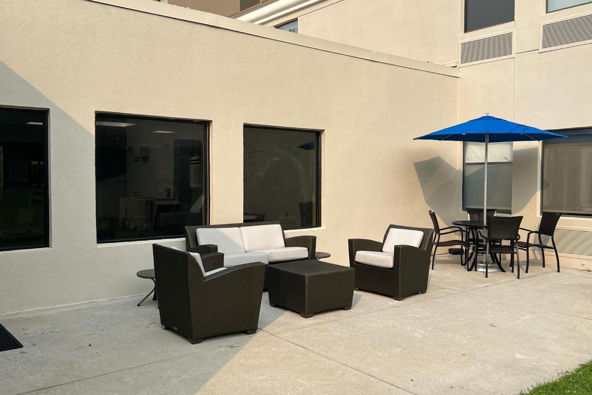 Holiday Inn Express Harrisburg I-81 - Hershey By Ihg Manadahill Exterior photo