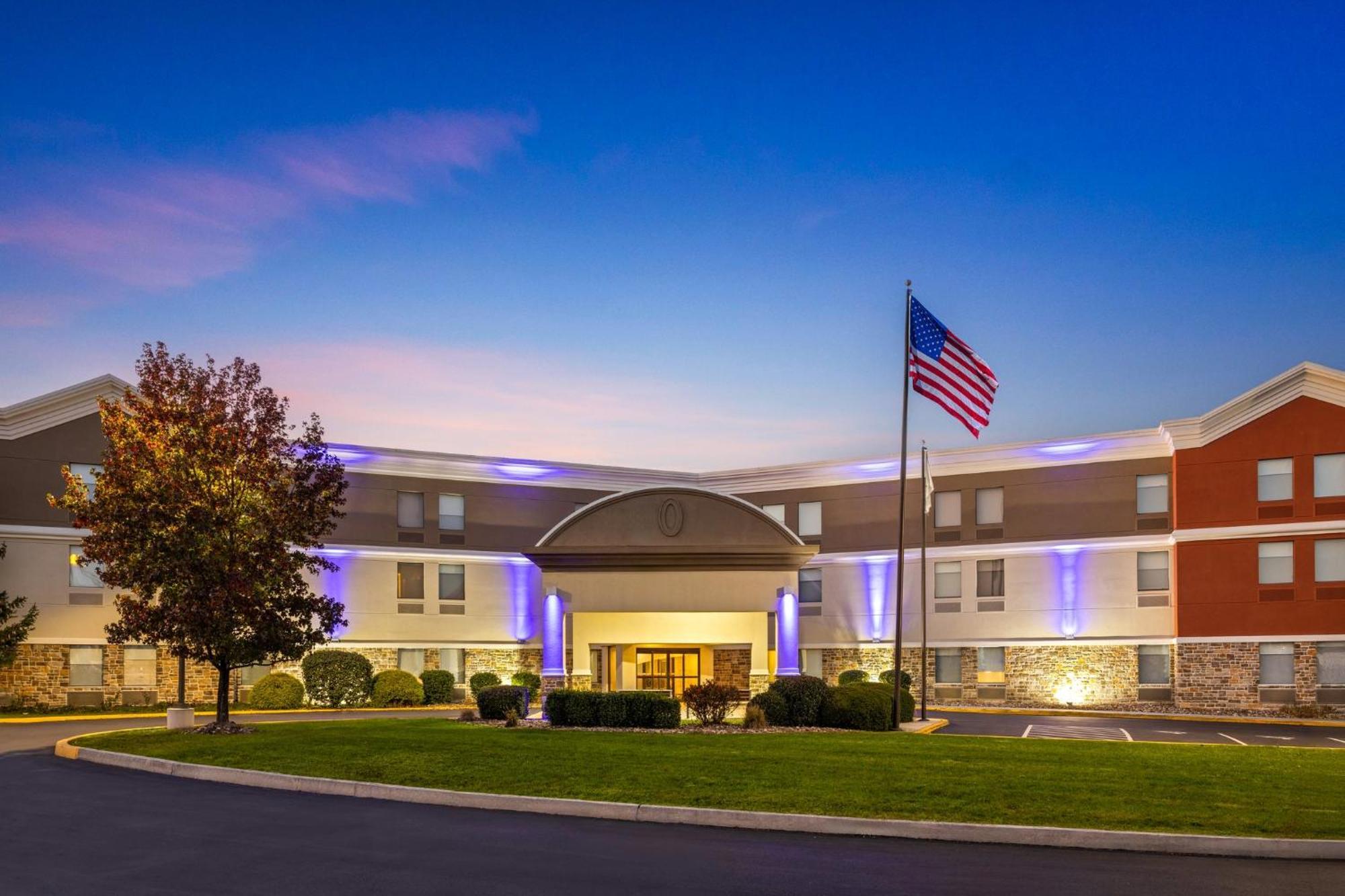 Holiday Inn Express Harrisburg I-81 - Hershey By Ihg Manadahill Exterior photo