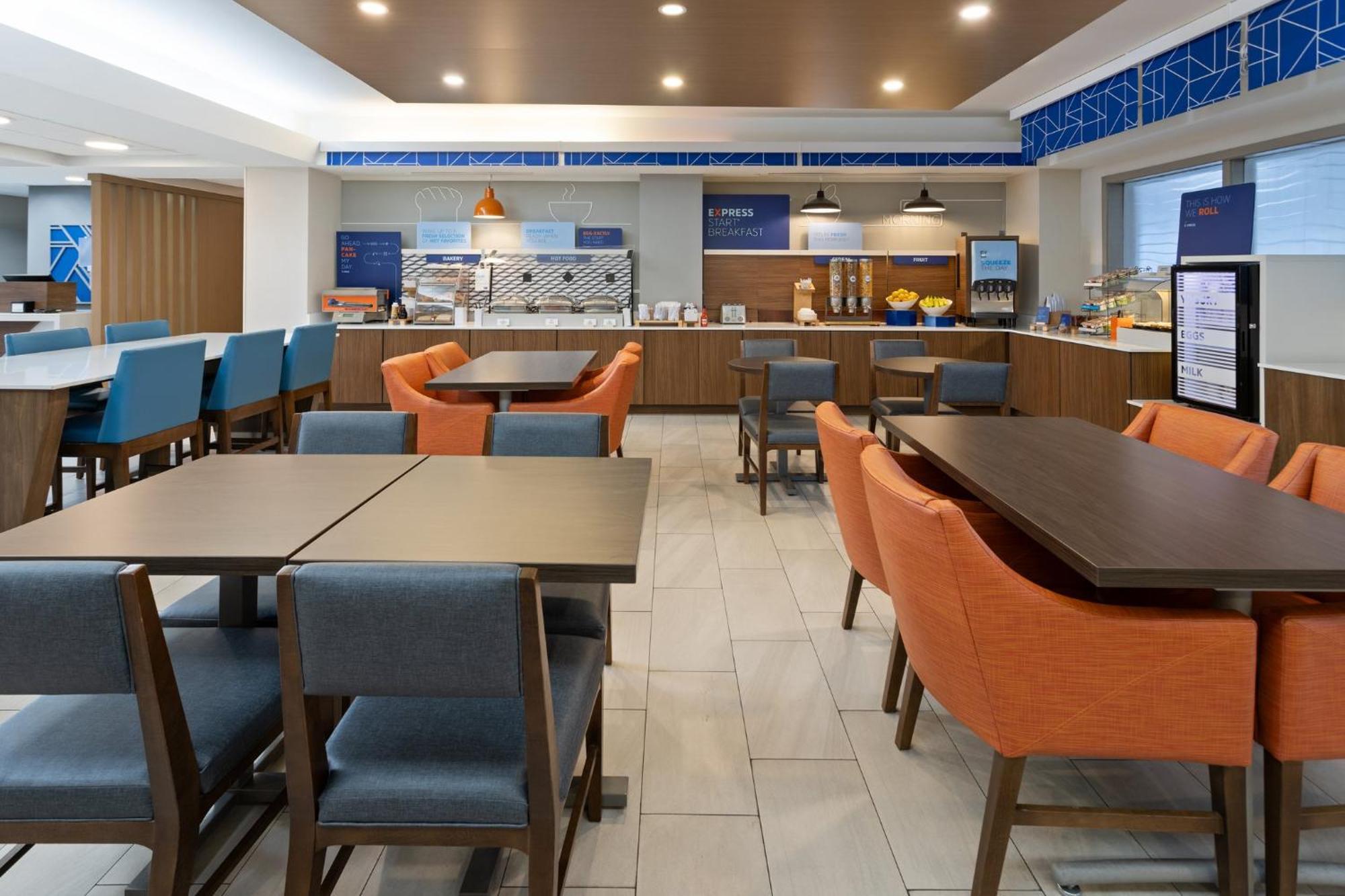 Holiday Inn Express Harrisburg I-81 - Hershey By Ihg Manadahill Exterior photo